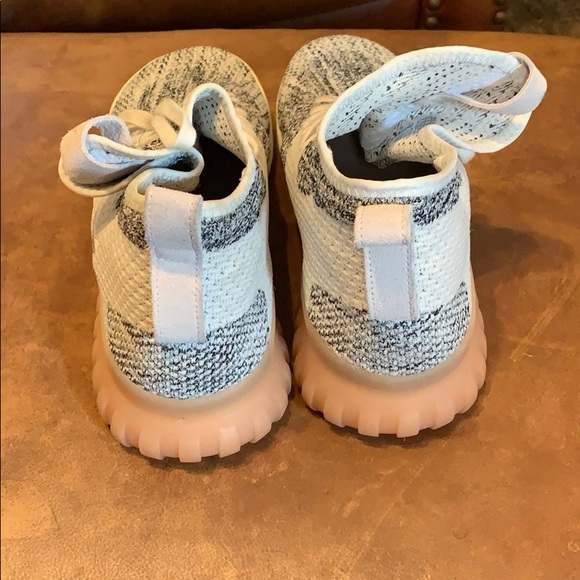 Adidas shoes - Picture 3 of 4